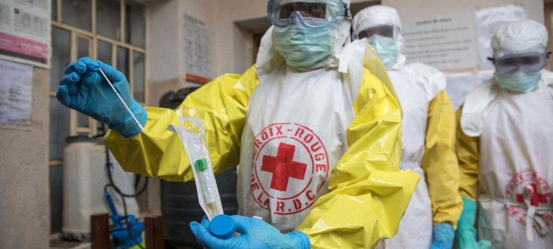 在实验室内进行埃博拉病毒的研究。（来源：news.un.org）.png